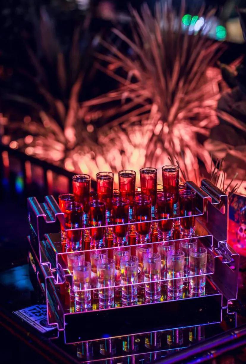 手机夜店游戏：随时随地享受夜生活的狂欢，你就是夜店里的焦点